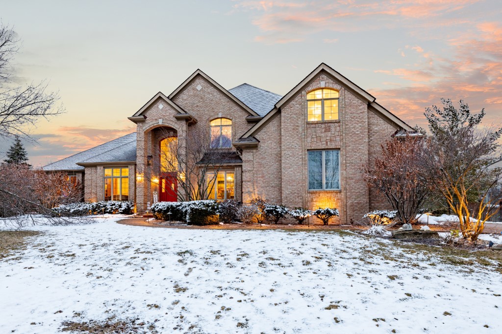 4005 Calgary Court, Ann Arbor MI 48108. Exceptional luxury home in the Pines of Lake Forest