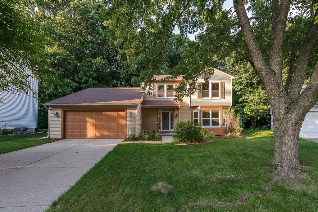 Front photo 312 Burr Oak Dr, Ann Arbor MI 48103