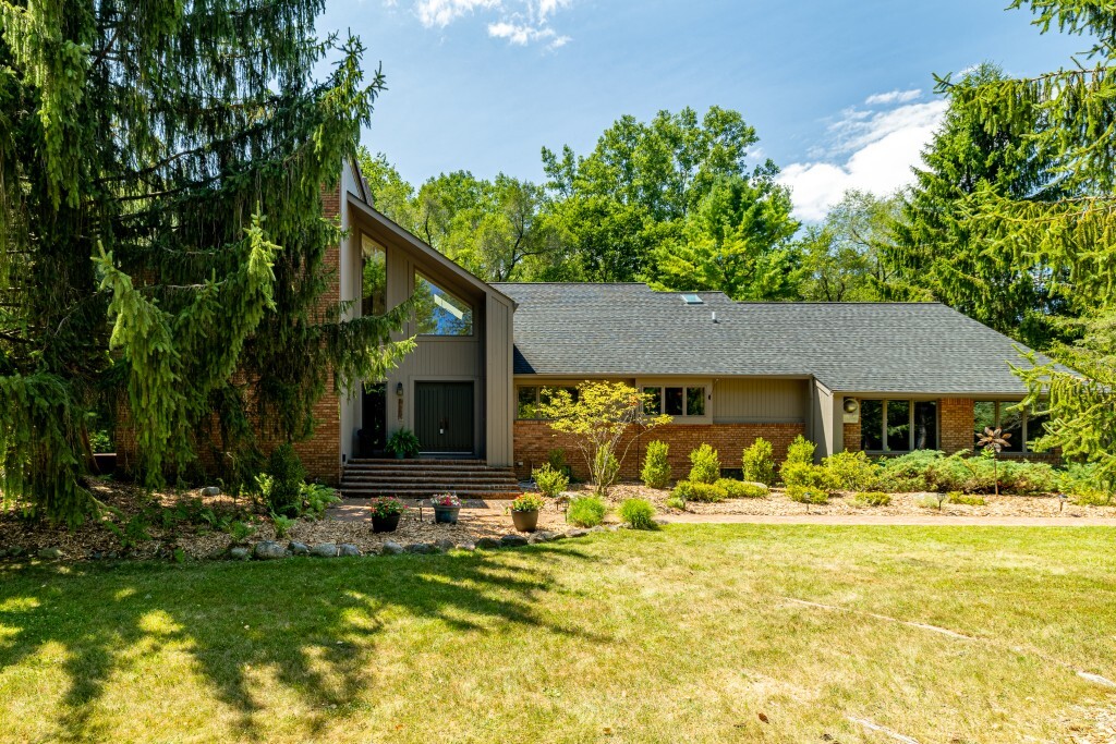 Front photo of 3447 River Pines Dr, Ann Arbor MI 48103